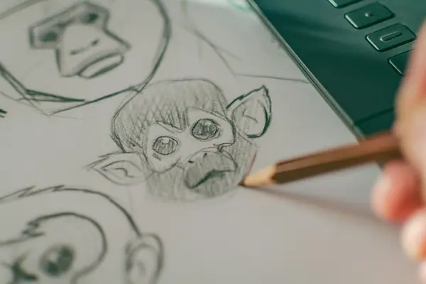Le croquis au crayon d’un singe de dessin animé